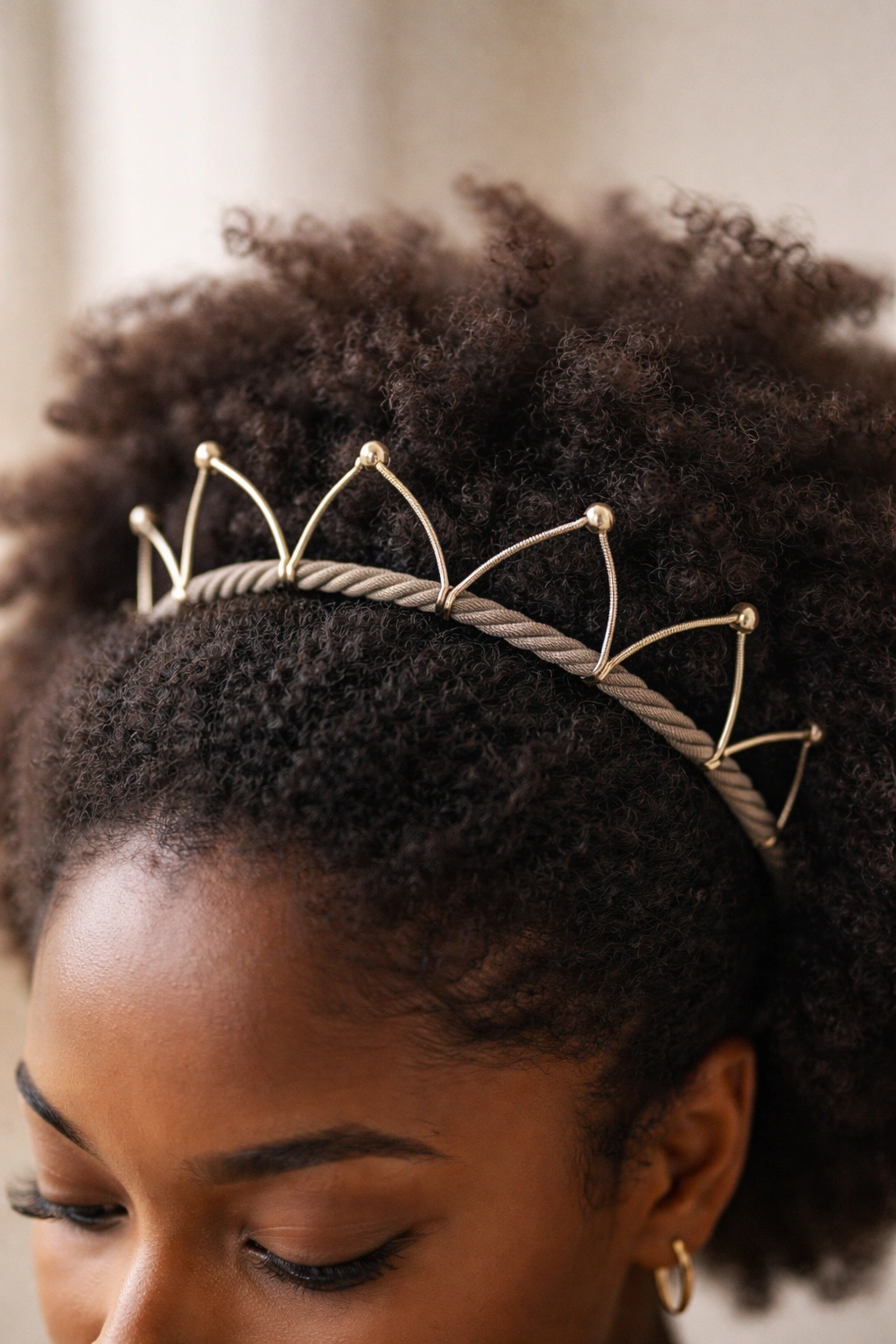 Flexible wire crown headband on afro hair